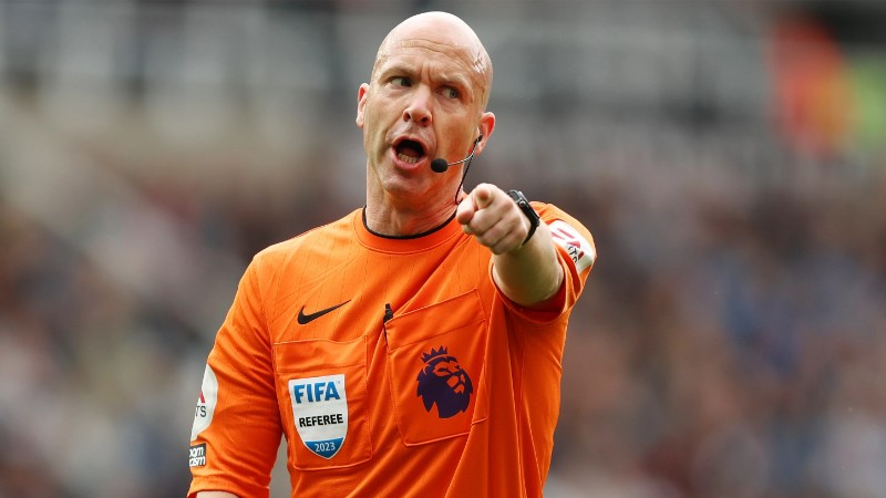 Anthony Taylor nhận thu nhập khủng